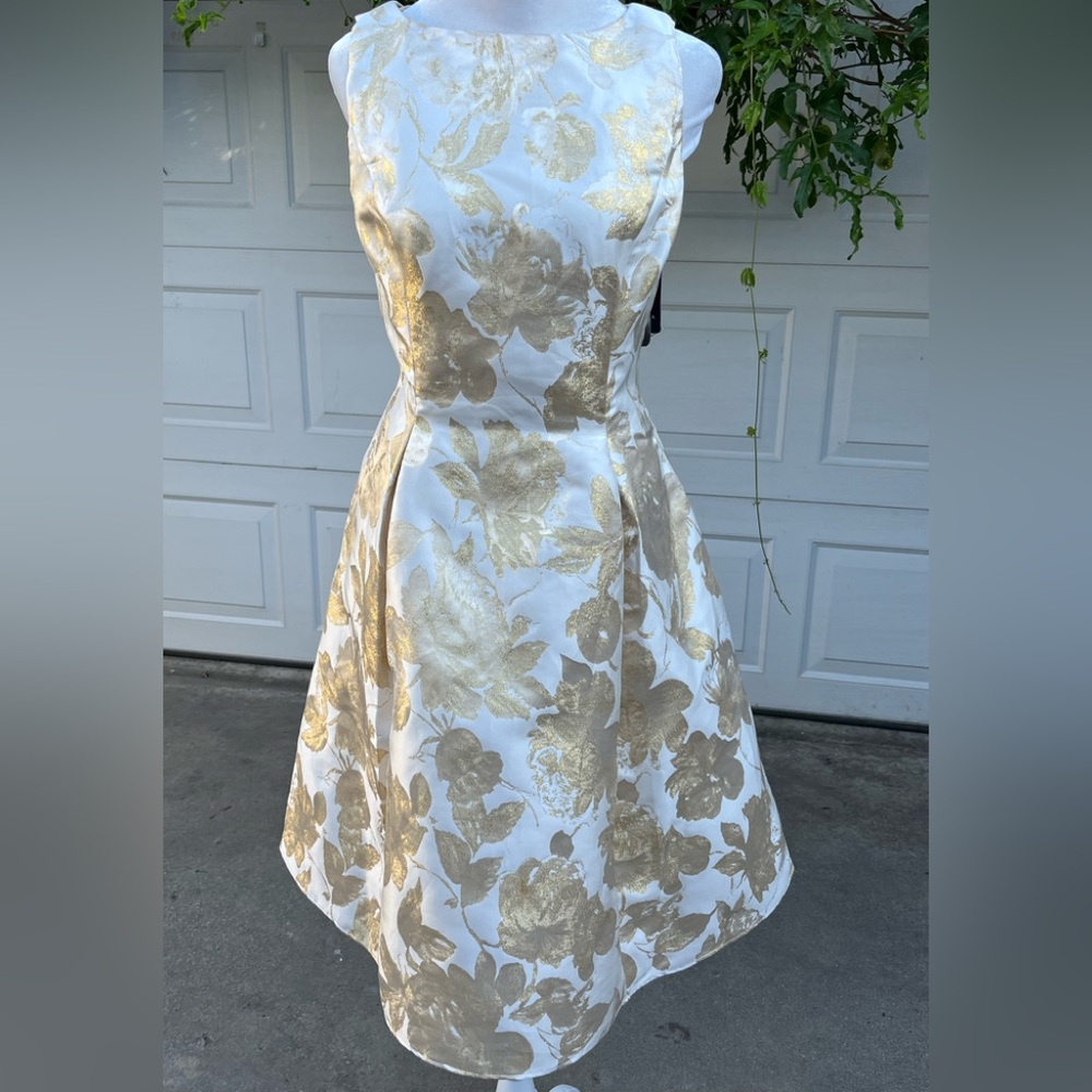 Women's Adrianna Papell  fit and flare dress gold floral size 6